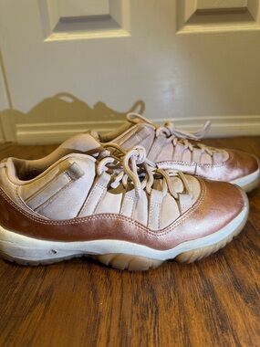 Air Jordan 11 Low “Rose Gold”